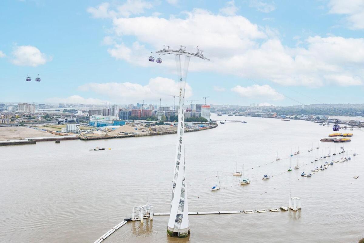 O2- Luxurious 3bd Flat With Stunning View Balcony Apartment