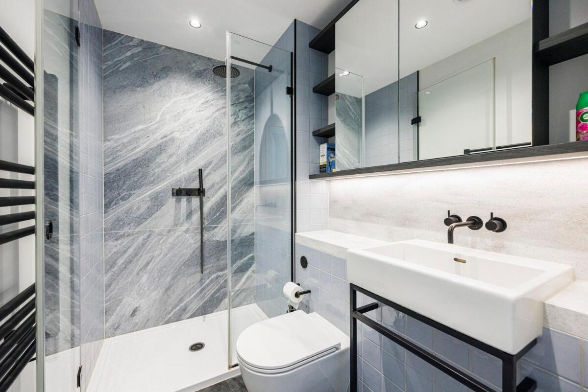 Apartment O2- Luxurious 3bd Flat With Stunning View Balcony London