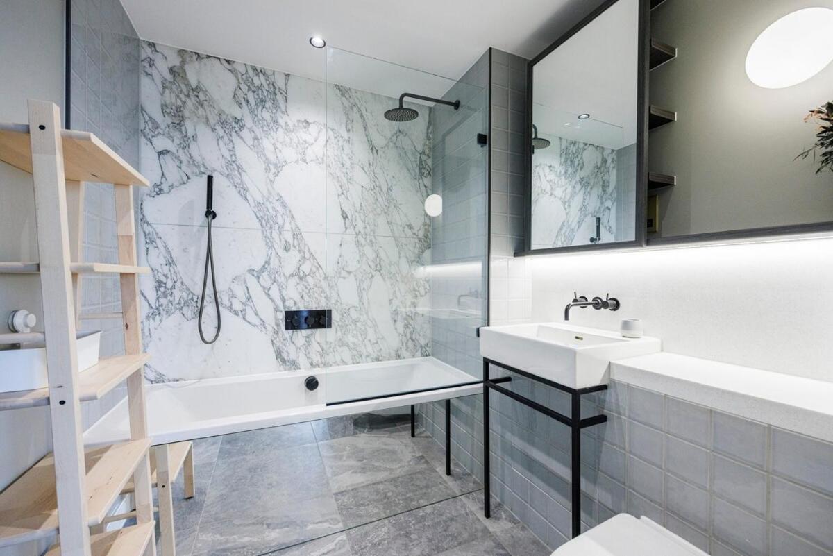 O2- Luxurious 3bd Flat With Stunning View Balcony Apartment London