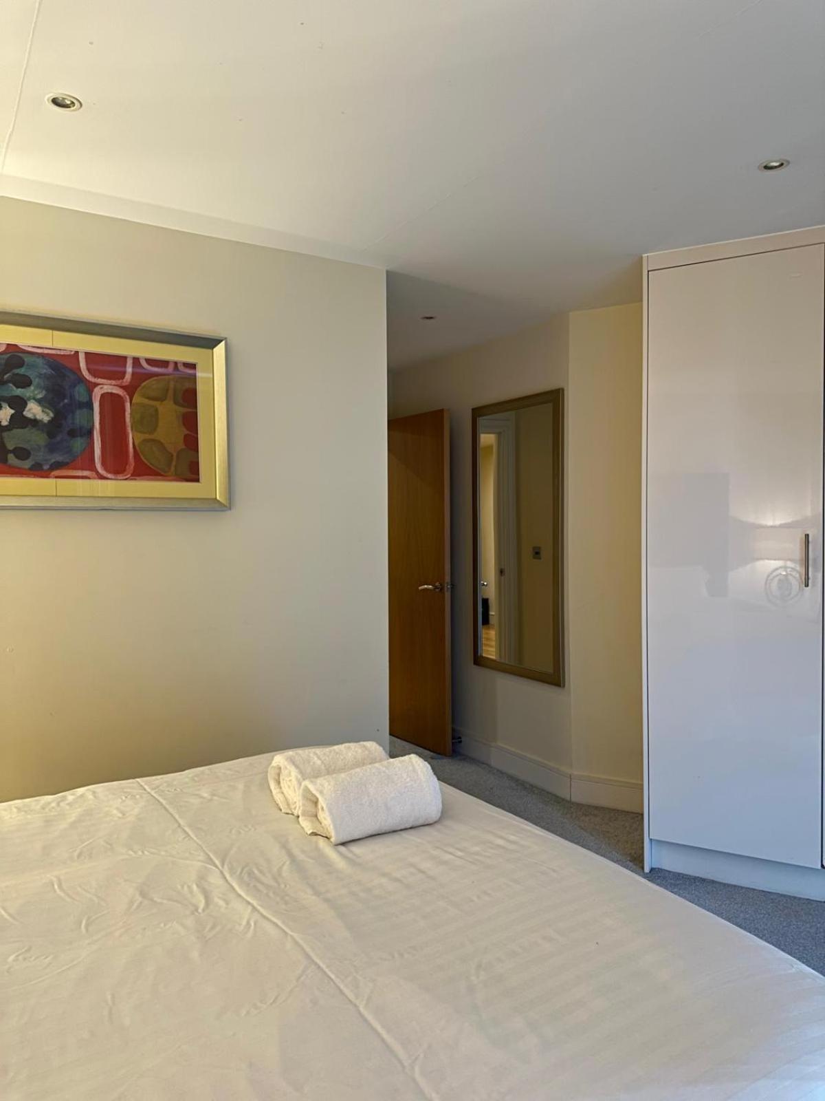 Canary Wharf Apartment London