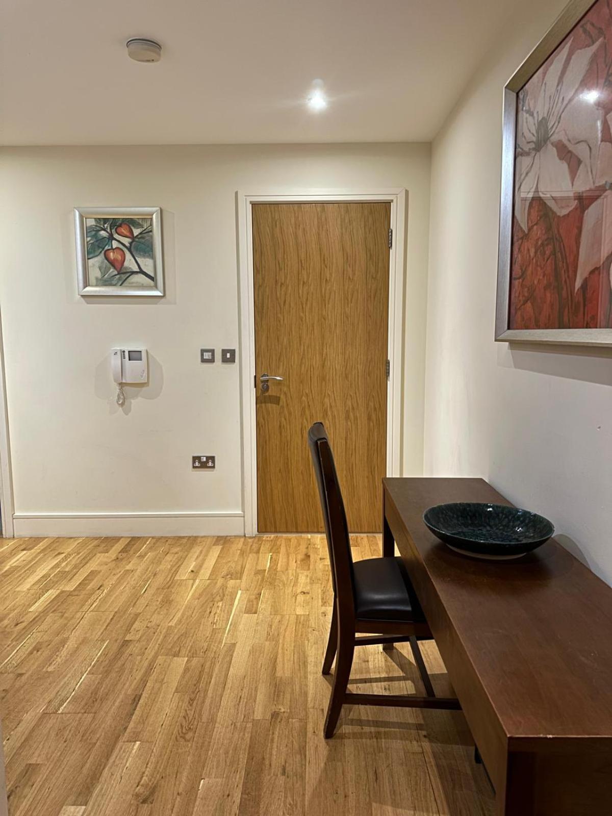 Canary Wharf Apartment