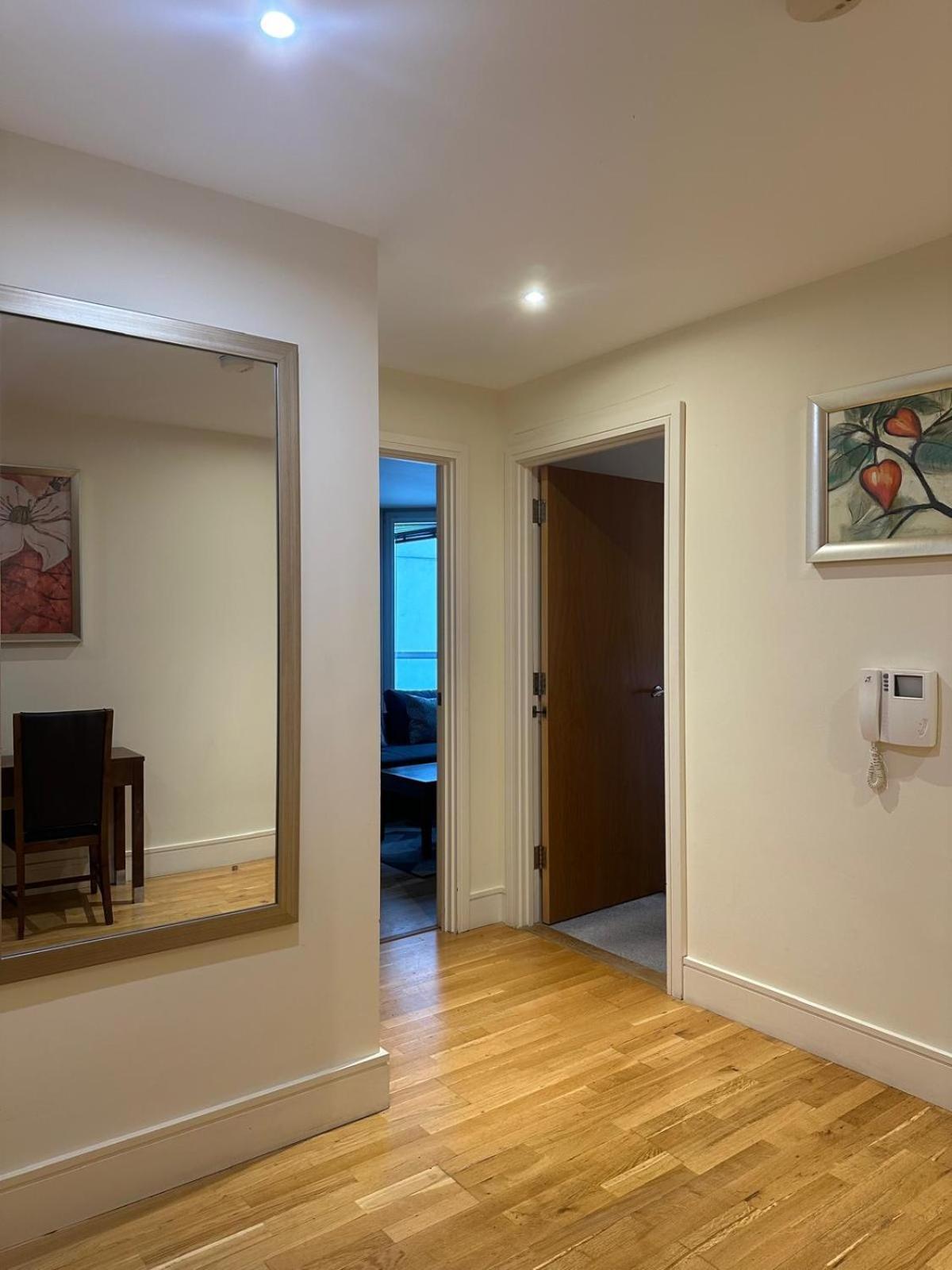 Canary Wharf Apartment London