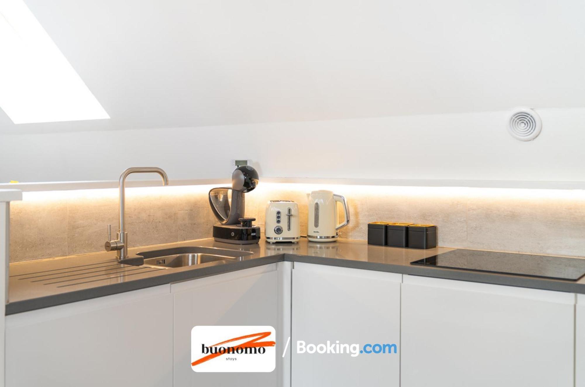 Two Bedroom At Buonomo Short Lets & Serviced London