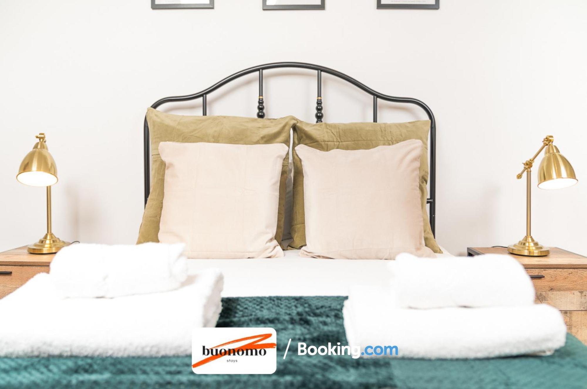 Two Bedroom At Buonomo Short Lets & Serviced * London