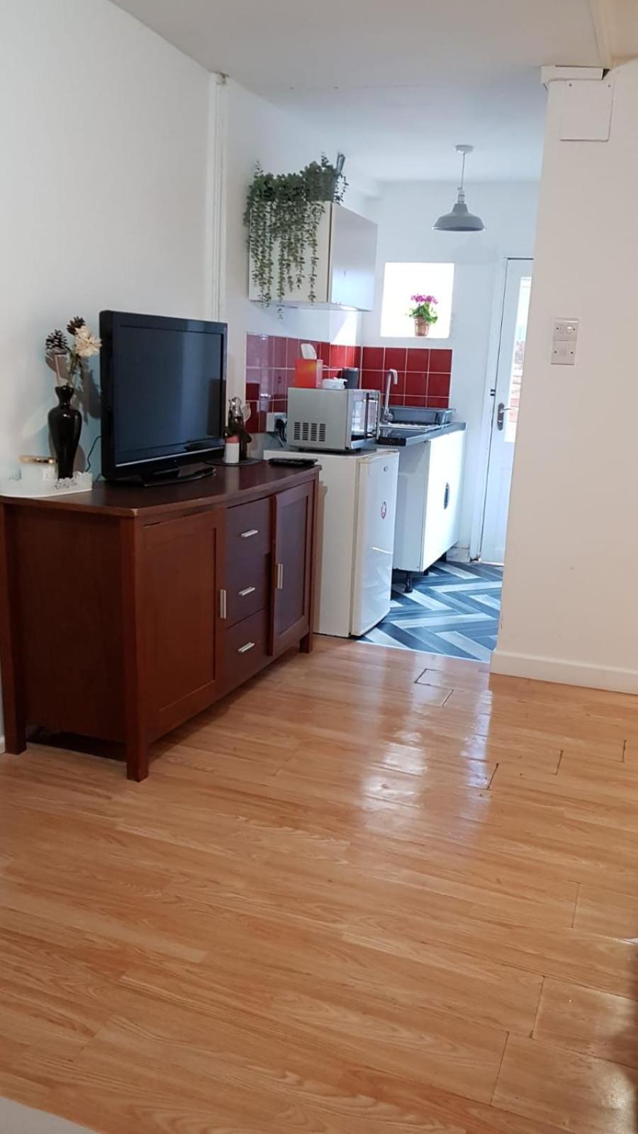 Mile End Apartment