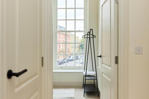 The East Mile Crib - Bright 2bdr Flat *