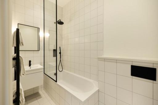 The East Mile Crib - Bright 2bdr Flat *