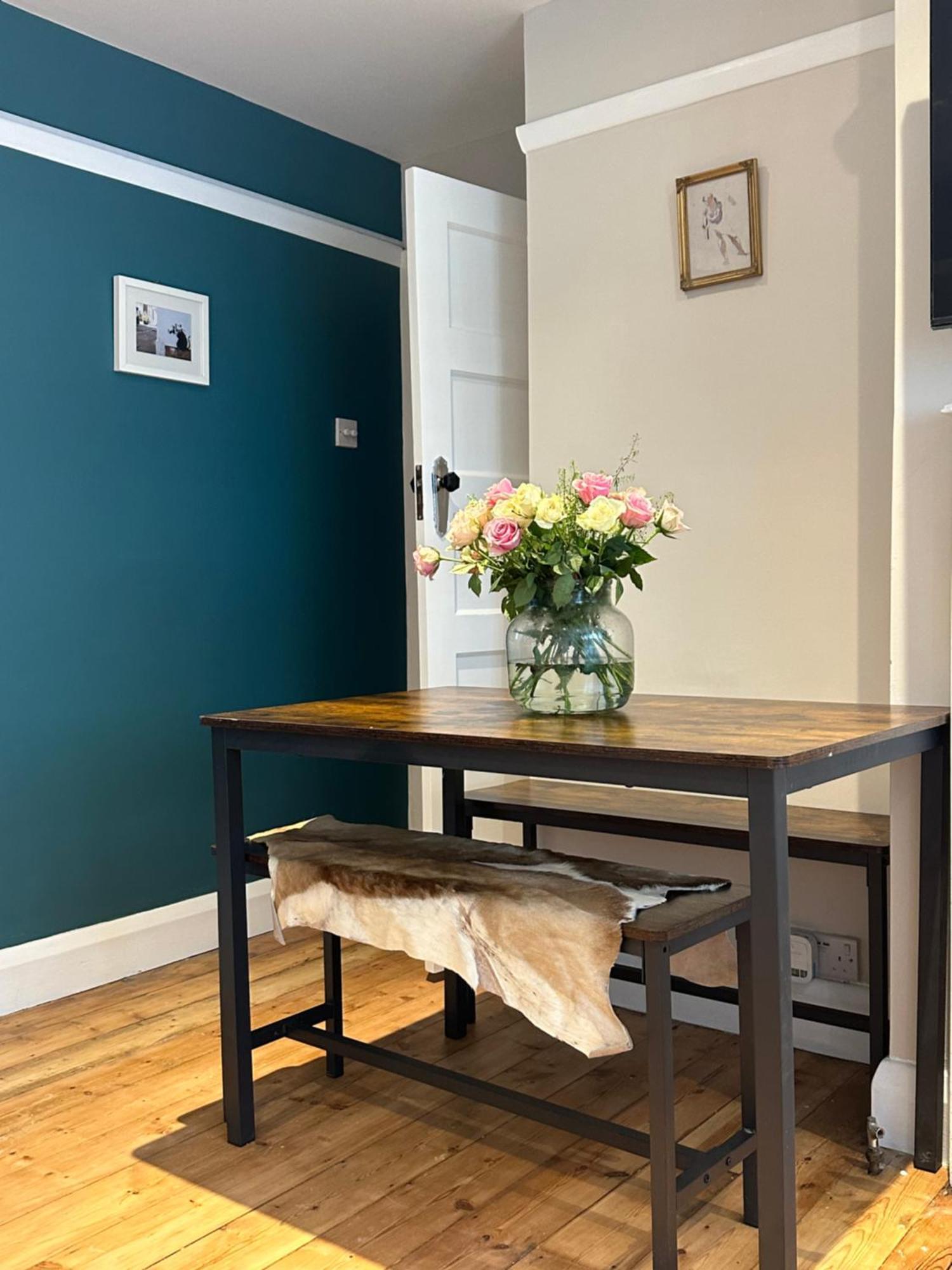 Tower Bridge, Boutique, Shad Thames Butlers Wharf Secure Parking , Balcony View Of Shard, Luxury With Van Parking Upto 4 Vans Ideal For Builders Shopfitters Secure Cctv Apartment London