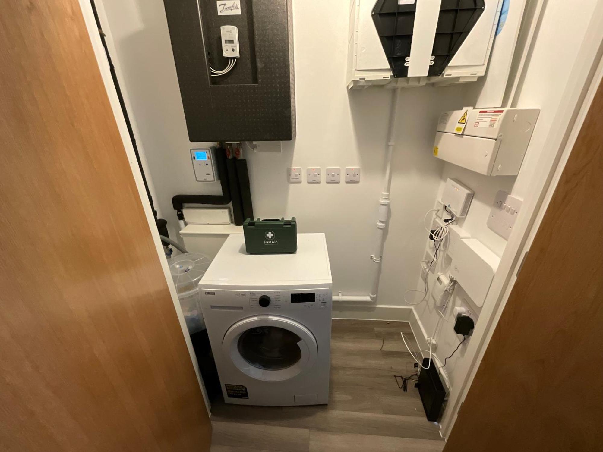 Apartment Deluxe Double Bed In Shared Near Canary Wharf, Airport & O2 Arena With Thames View London