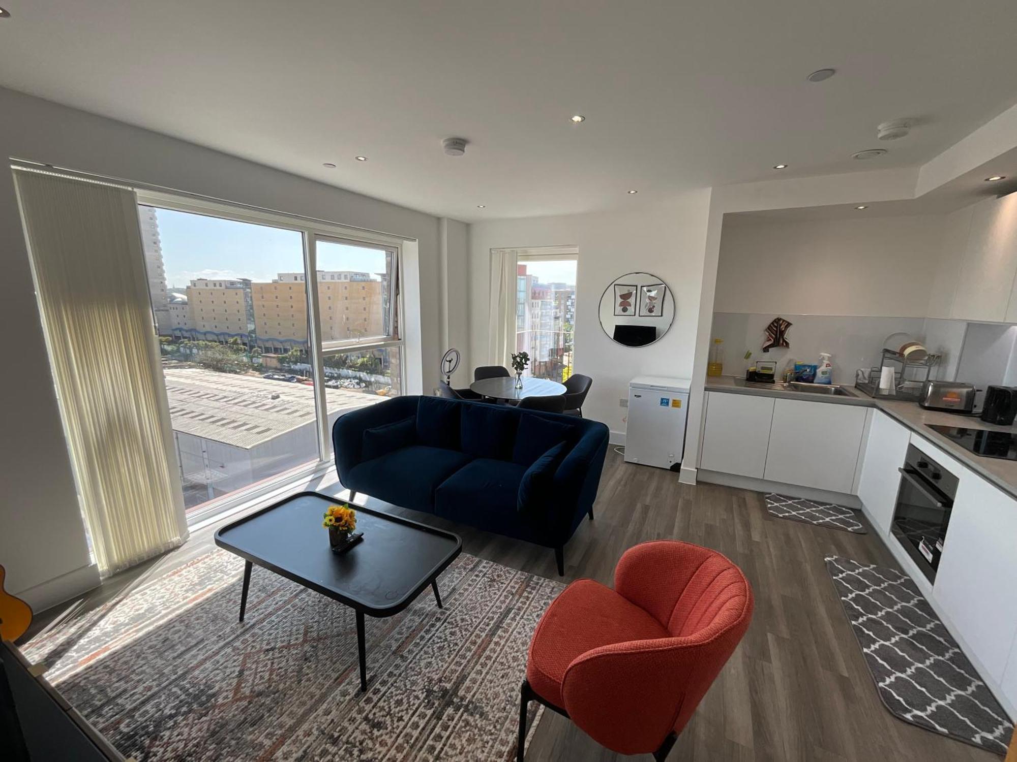 Apartment Deluxe Double Bed In Shared Near Canary Wharf, Airport & O2 Arena With Thames View