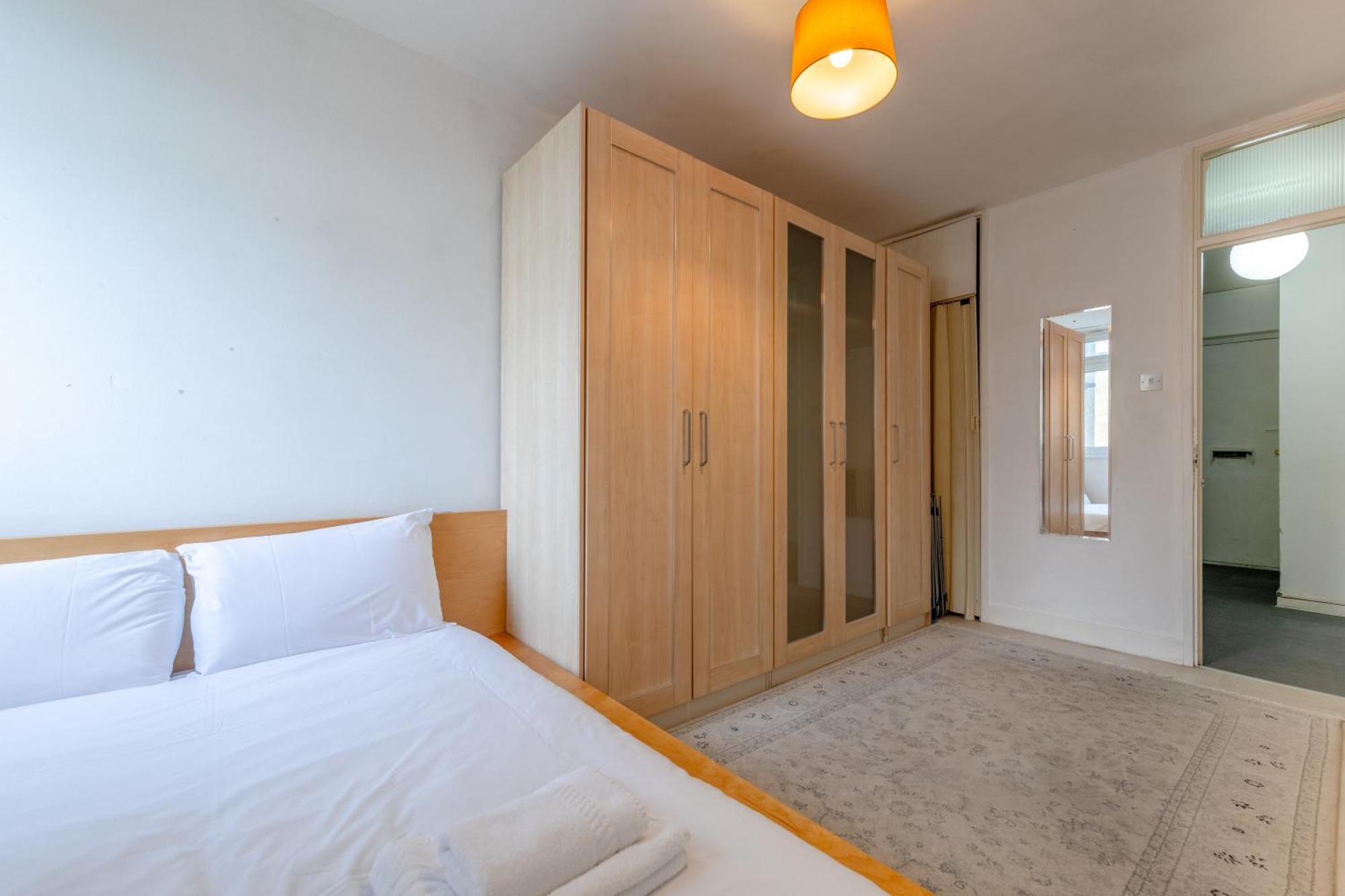 Spacious 3 Bedroom Flat In The Heart Of Shoreditch Apartment London