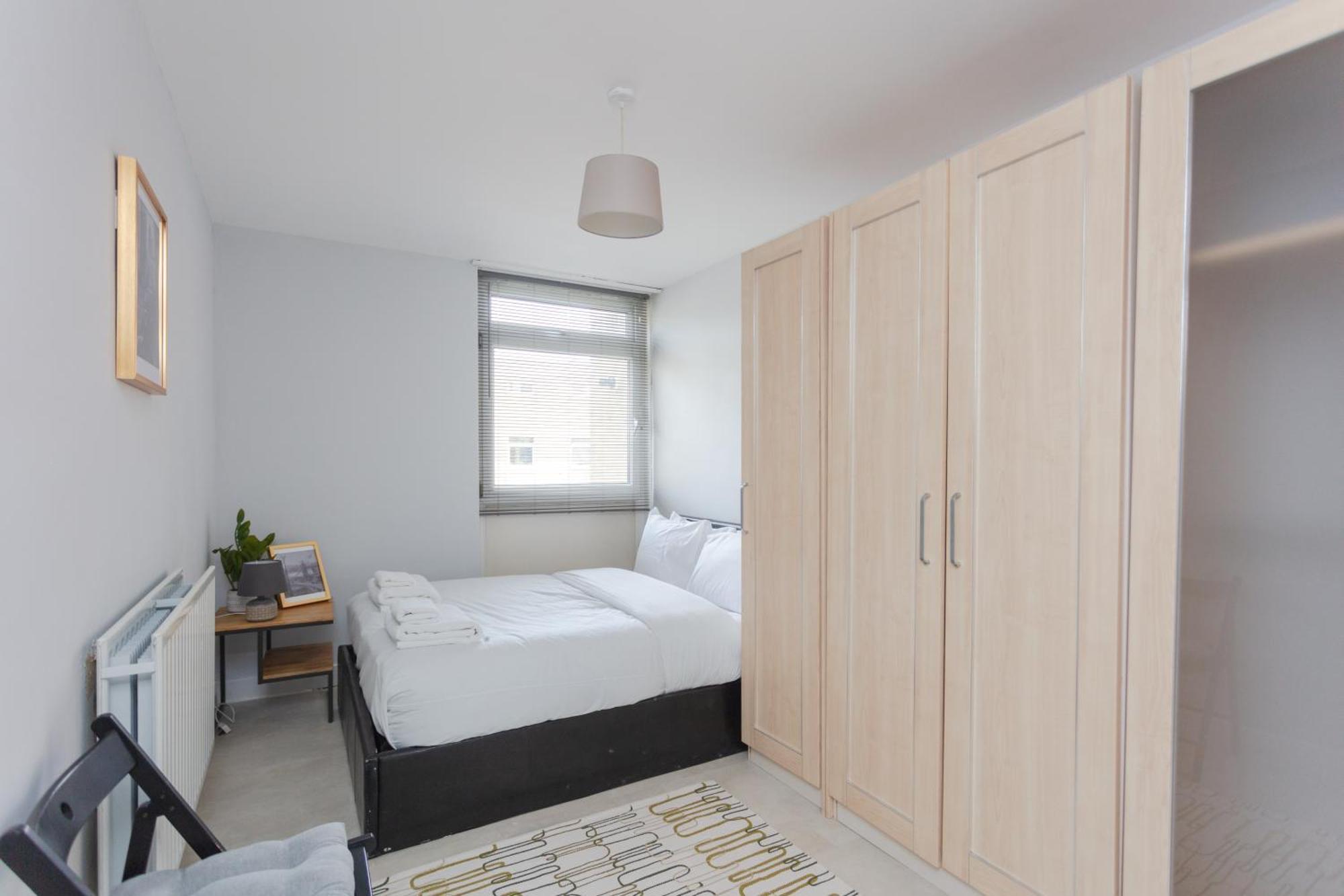 Spacious 3 Bedroom Flat In The Heart Of Shoreditch Apartment