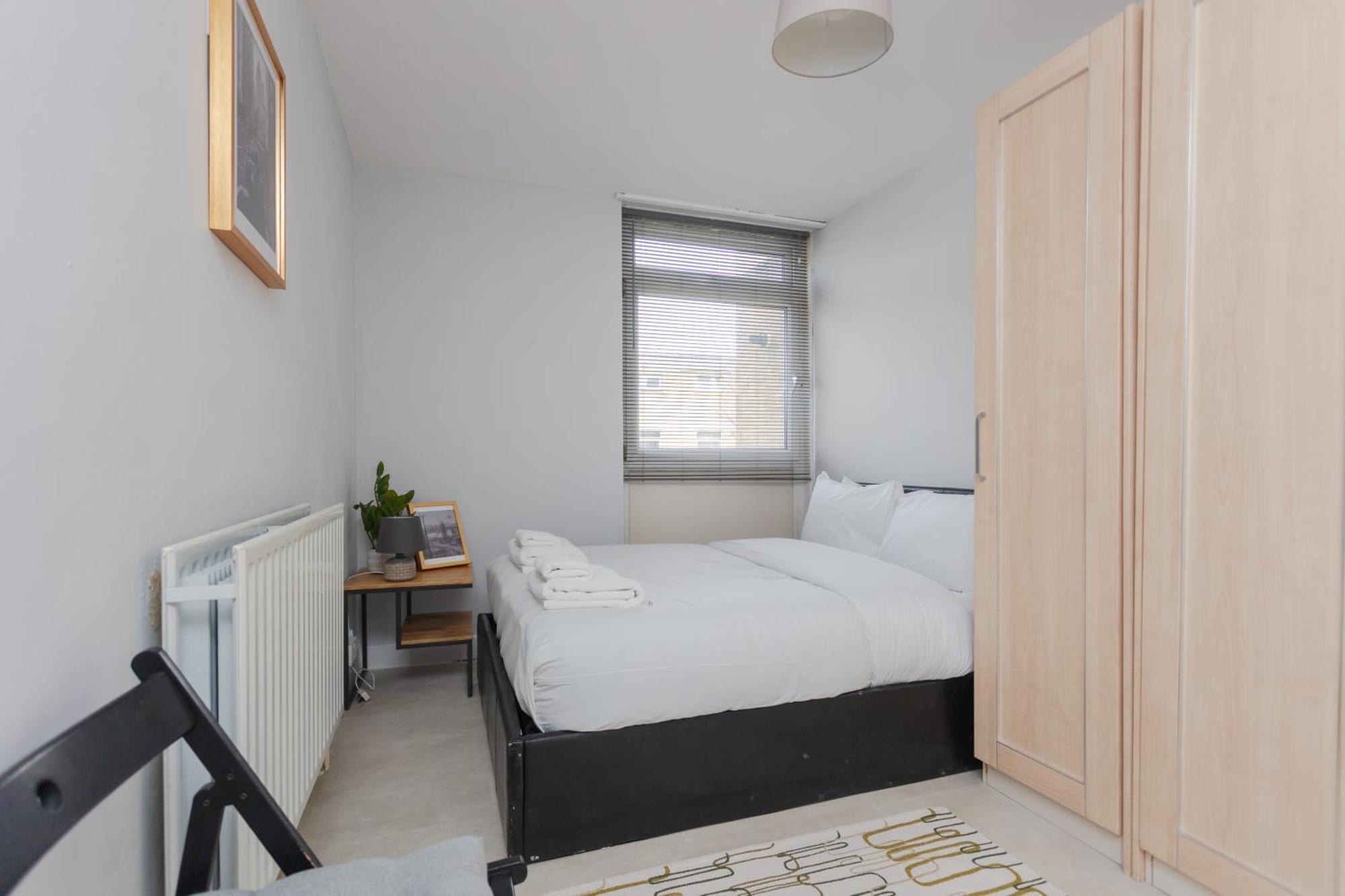 Spacious 3 Bedroom Flat In The Heart Of Shoreditch London