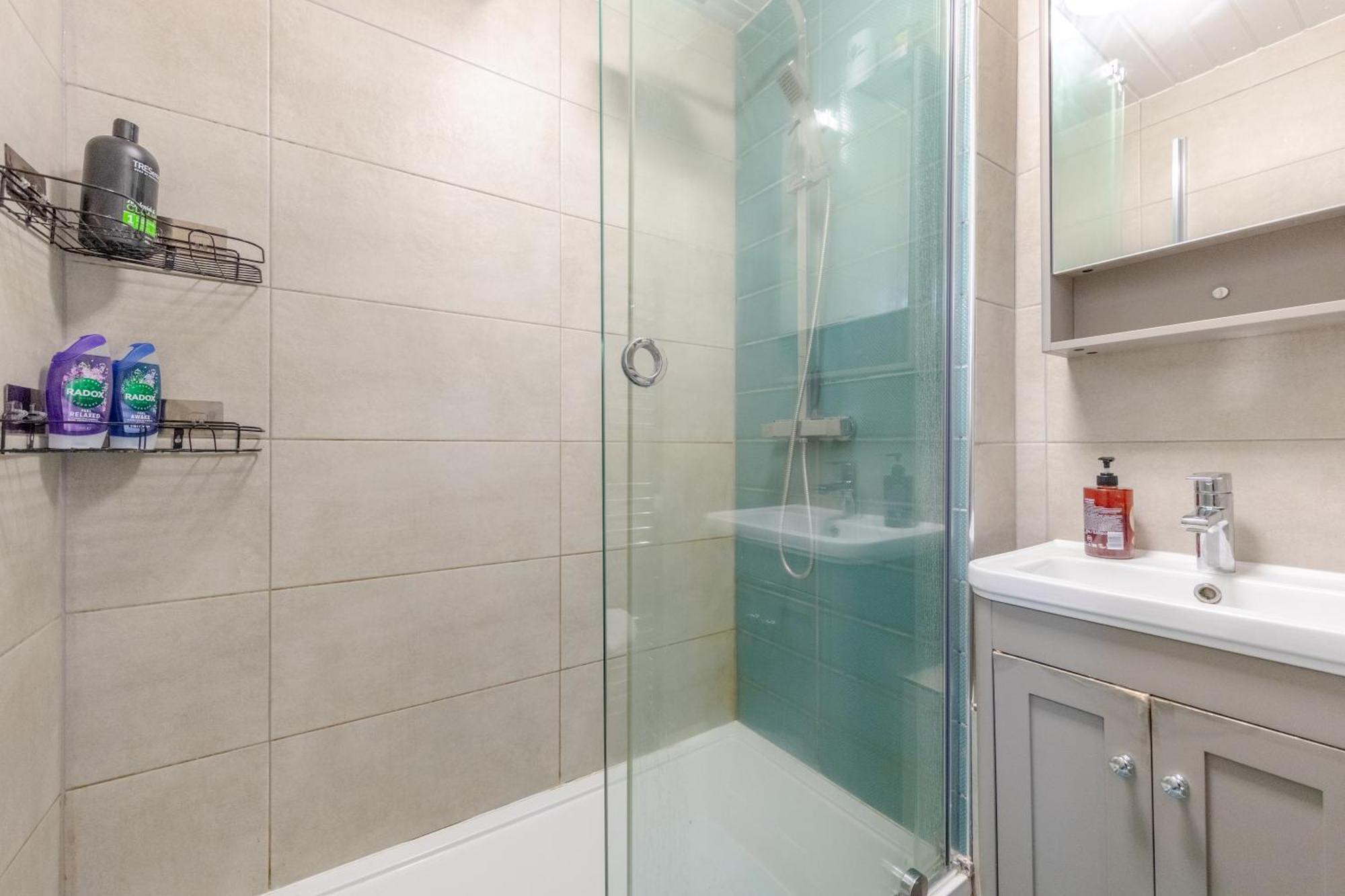 Spacious 3 Bedroom Flat In The Heart Of Shoreditch * London