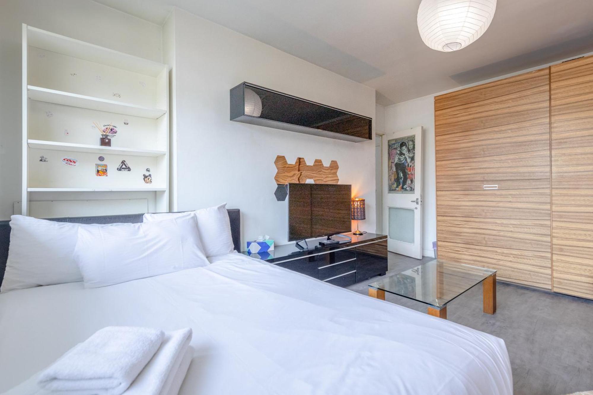 Spacious 3 Bedroom Flat In The Heart Of Shoreditch *
