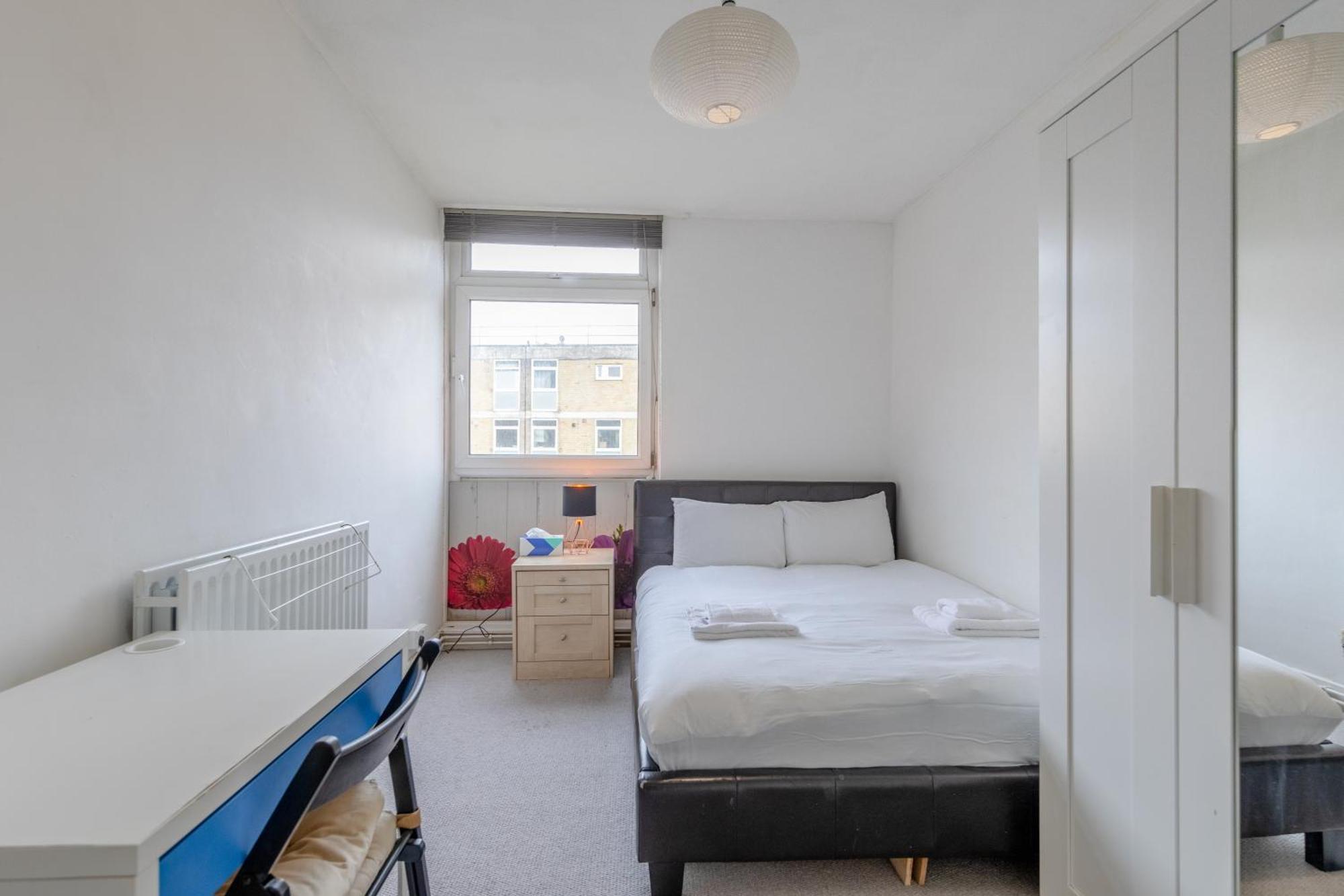 Spacious 3 Bedroom Flat In The Heart Of Shoreditch London