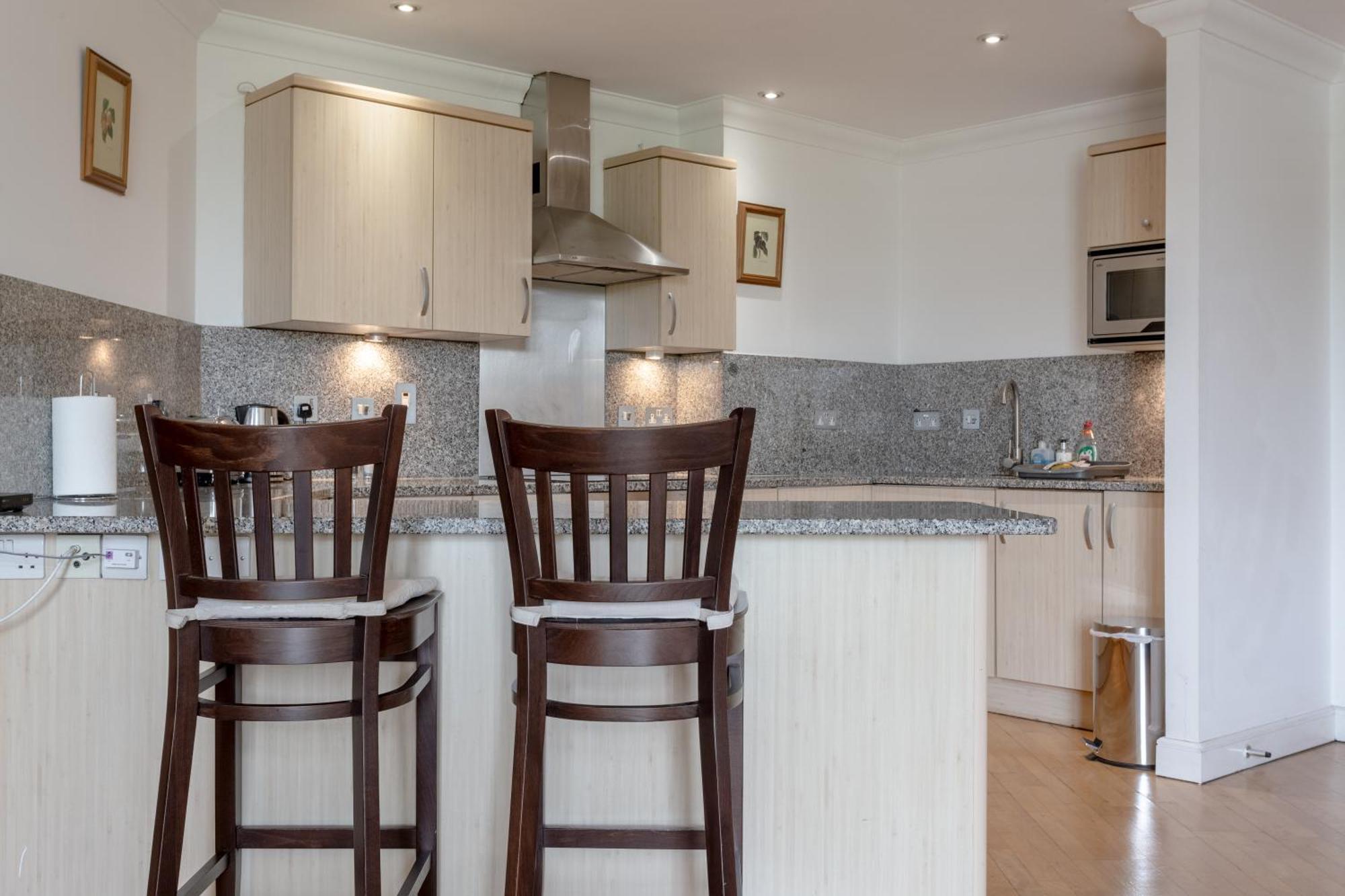 Large & 2bd Flat - Tower Hill Apartment *