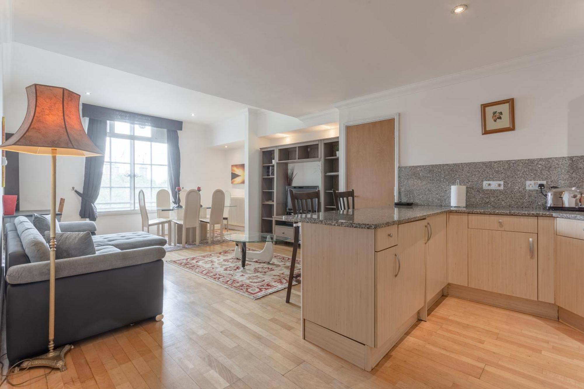 Large & 2bd Flat - Tower Hill *