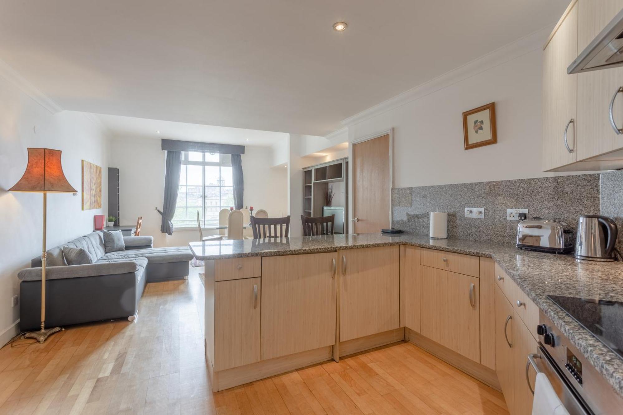 Large & 2bd Flat - Tower Hill * London