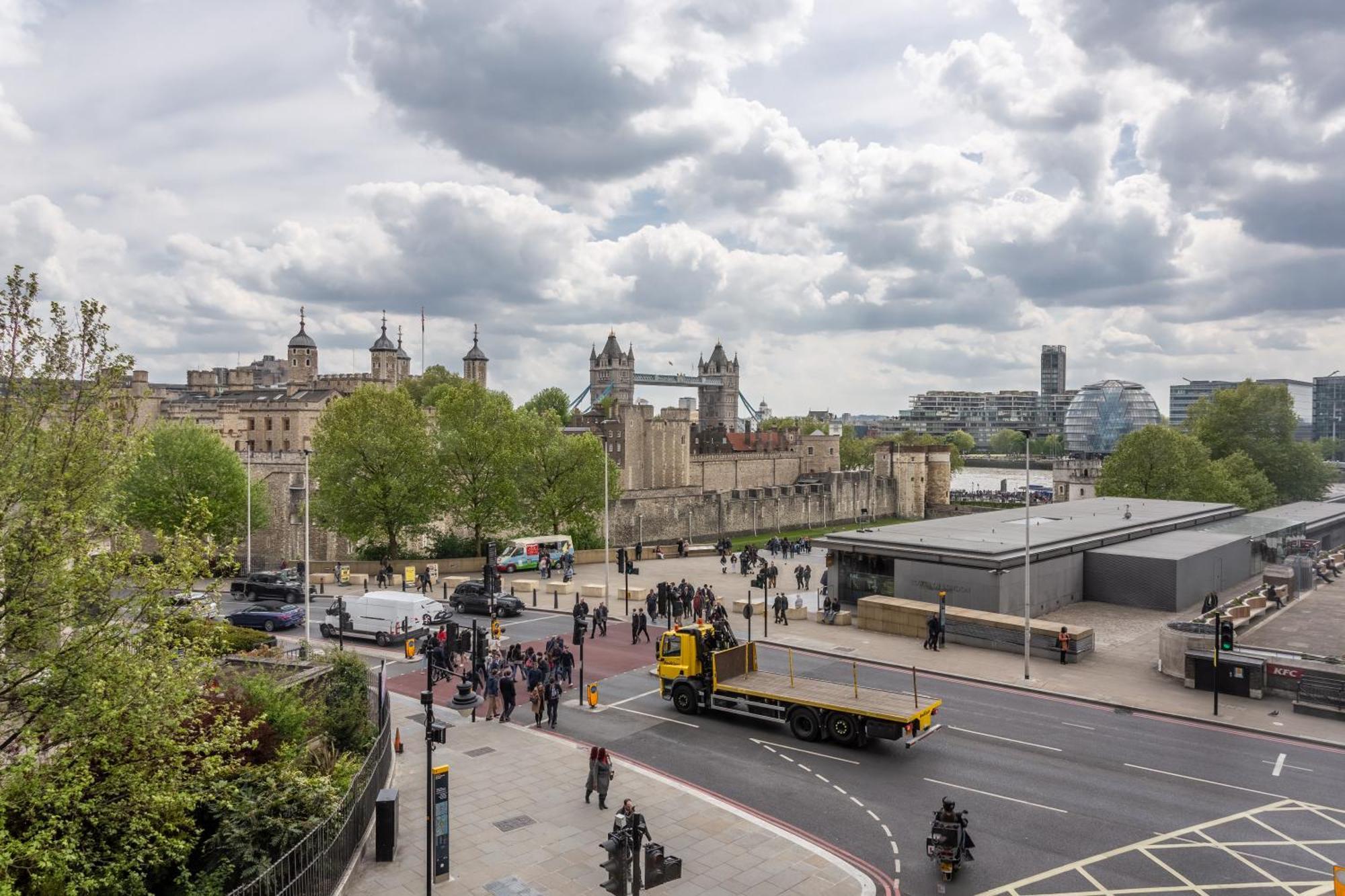 Large & 2bd Flat - Tower Hill London