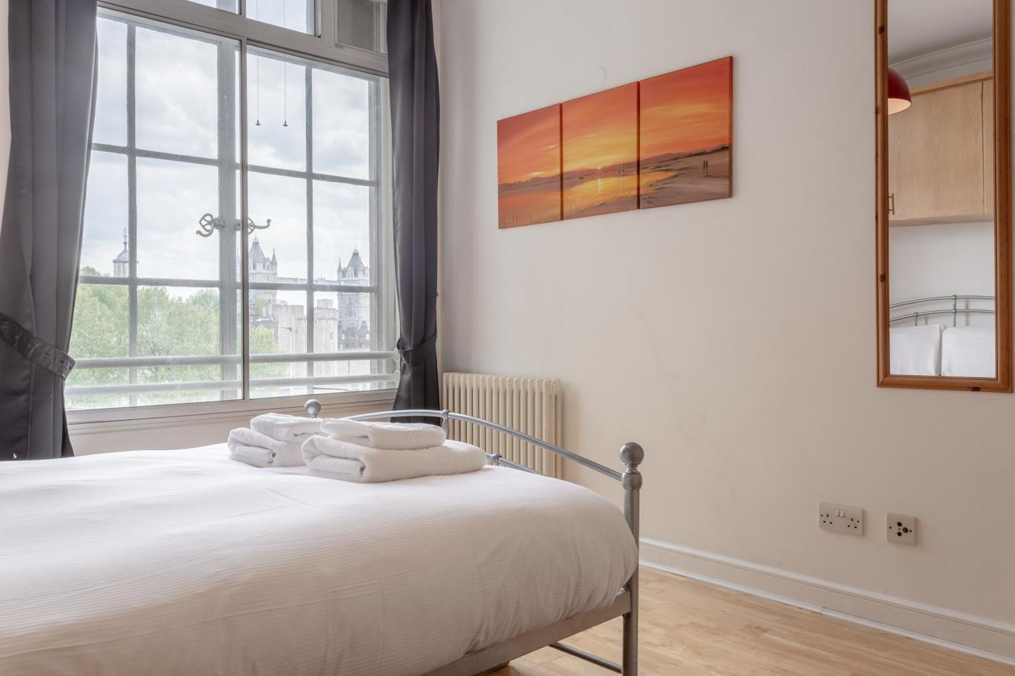 Large & 2bd Flat - Tower Hill * London
