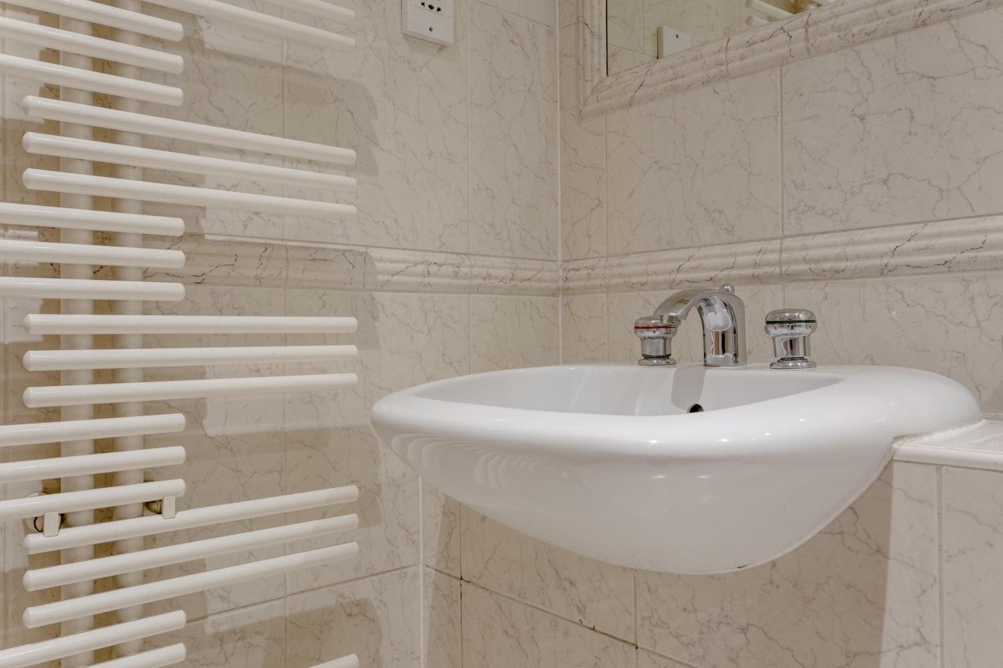 Large & 2bd Flat - Tower Hill Apartment
