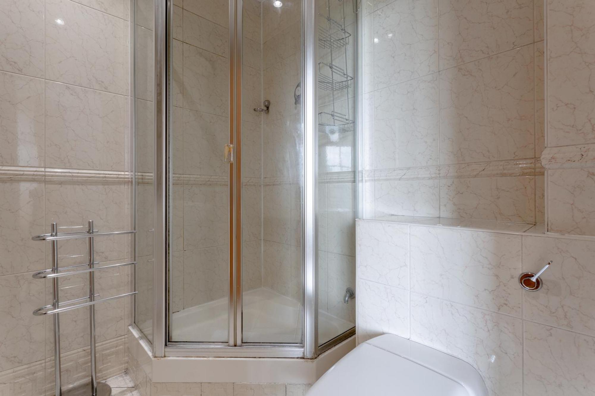 Large & 2bd Flat - Tower Hill