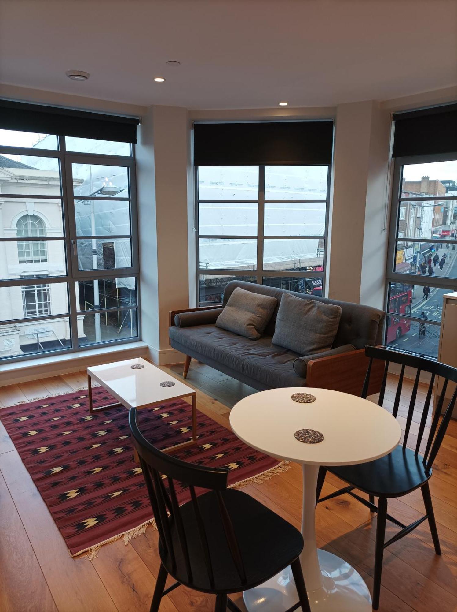 And Bright 1 Bedroom Flat - Peckham Apartment London
