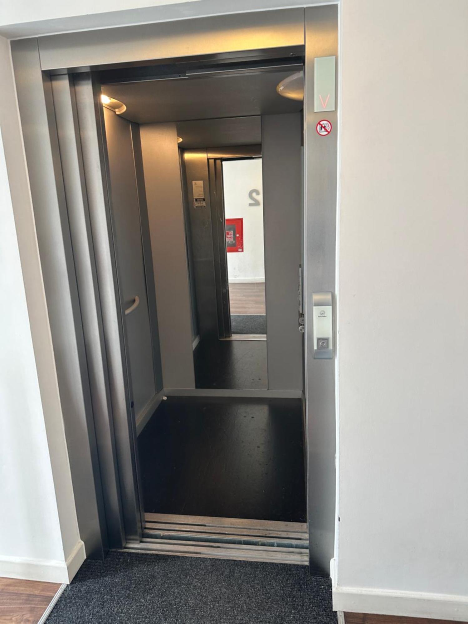 Lift & Free Parking, Modern 1 Bed Flat In Shoreditch Next To Train Station Apartment