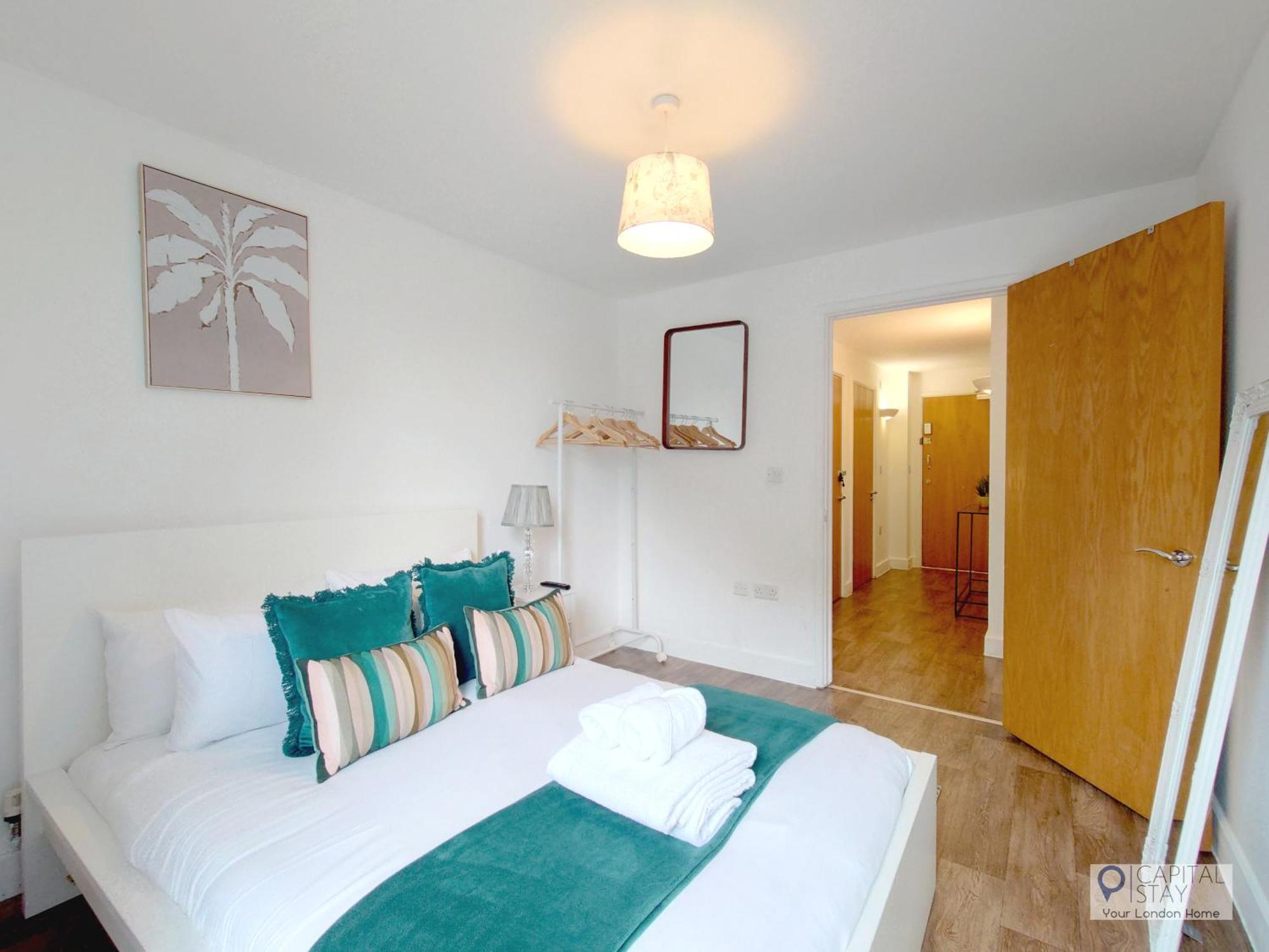 Two Bed Serviced By Docklands Londres