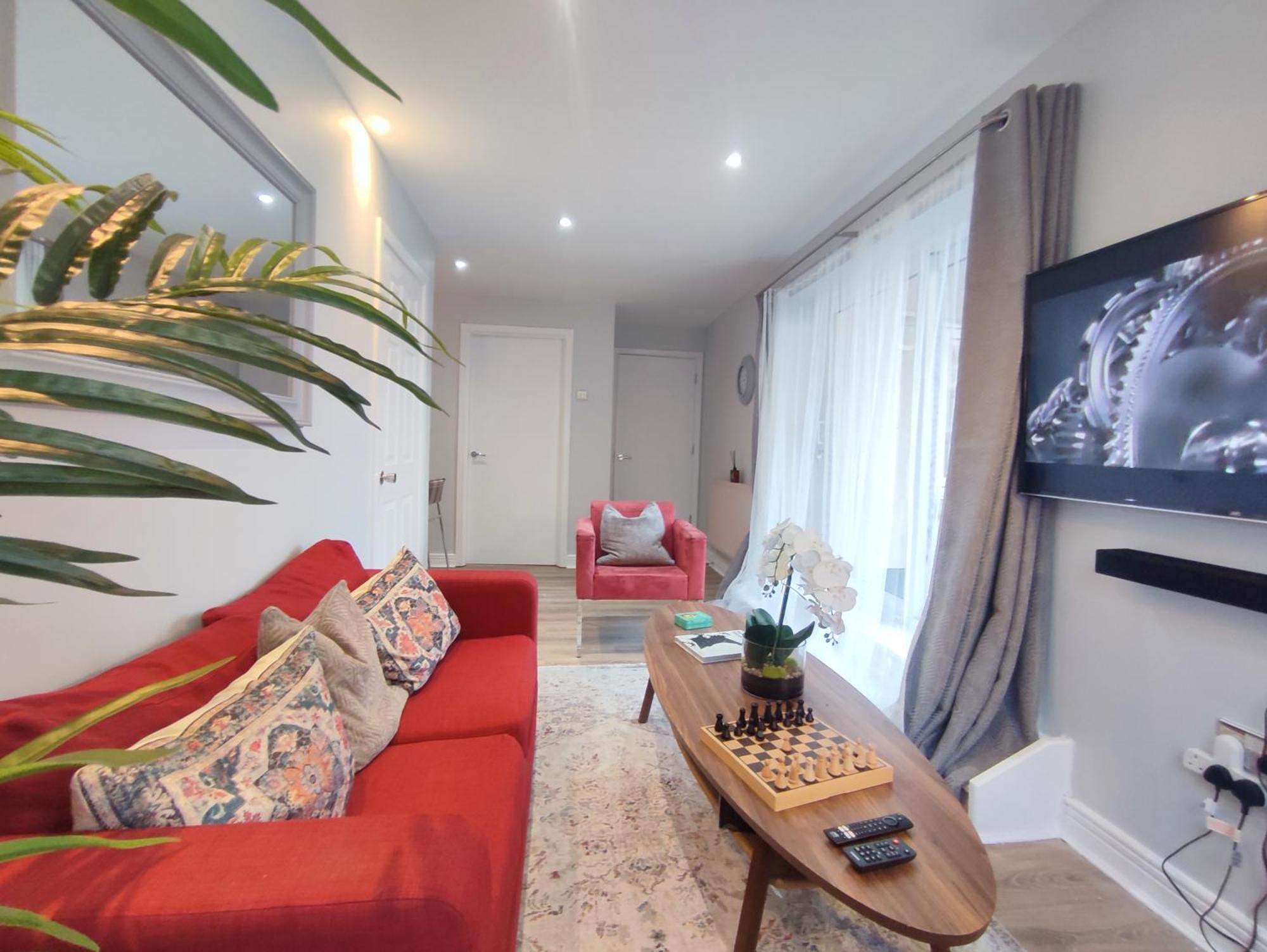 Immaculate 3bed Apt, Close To O2, Excel, Stadium & *