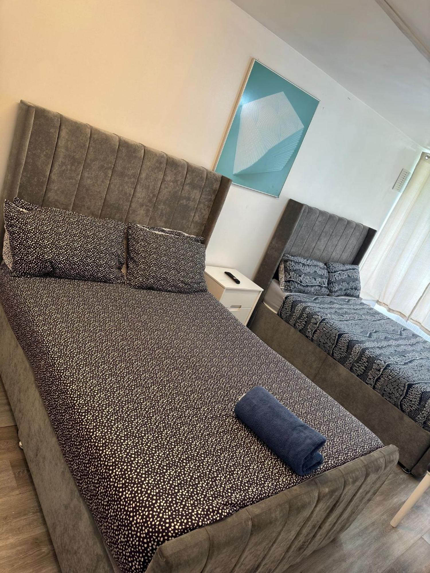 New! Xtra Large 4 Bedroom Up To 12 Guests Apartment