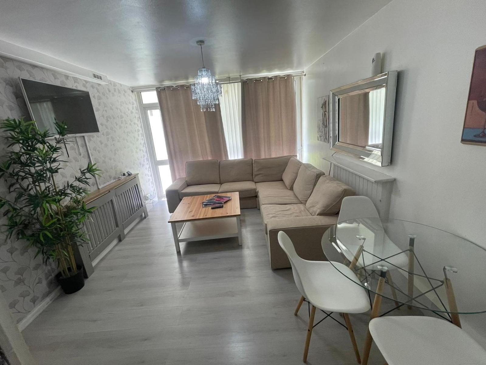 New! Xtra Large 4 Bedroom Up To 12 Guests