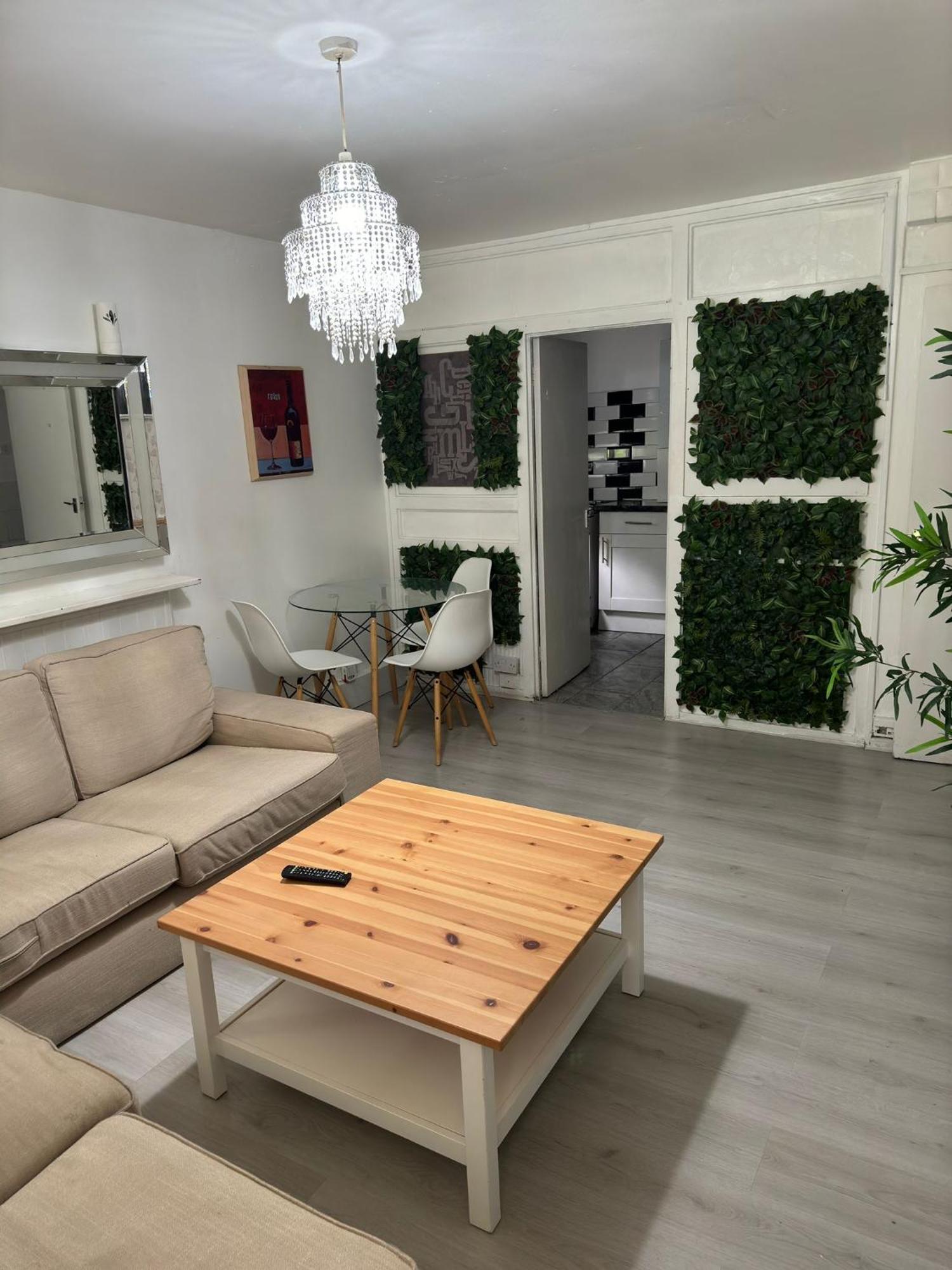New! Xtra Large 4 Bedroom Up To 12 Guests Apartment