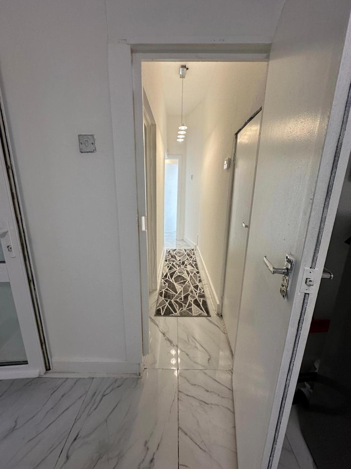Apartment Millais Road