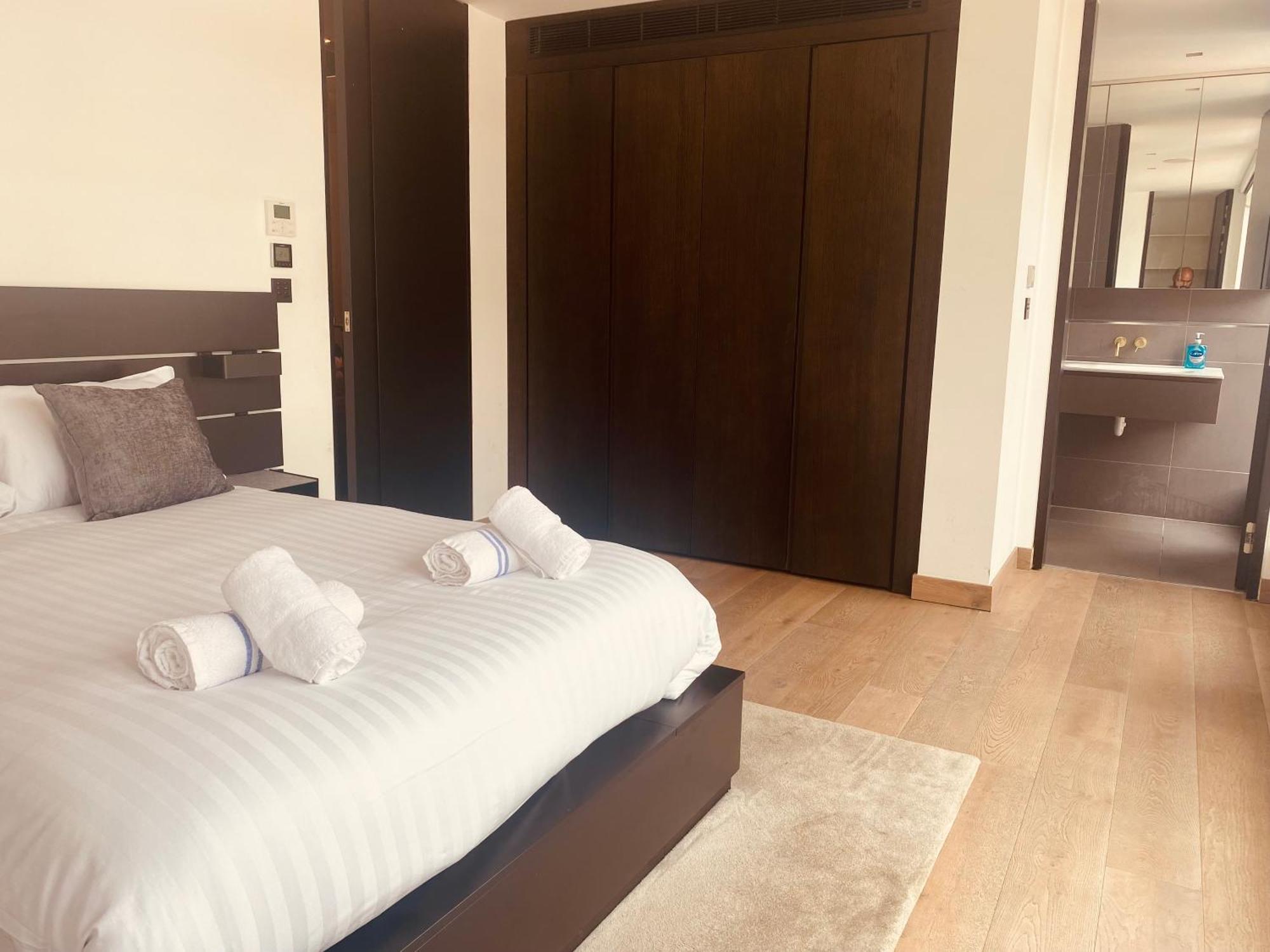 Shoreditch 3 Bed 2 Bath Large Terrace & Park View * London