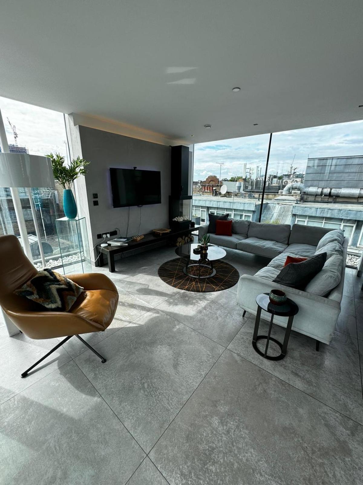 Shoreditch 3 Bed 2 Bath Large Terrace & Park View Apartment *
