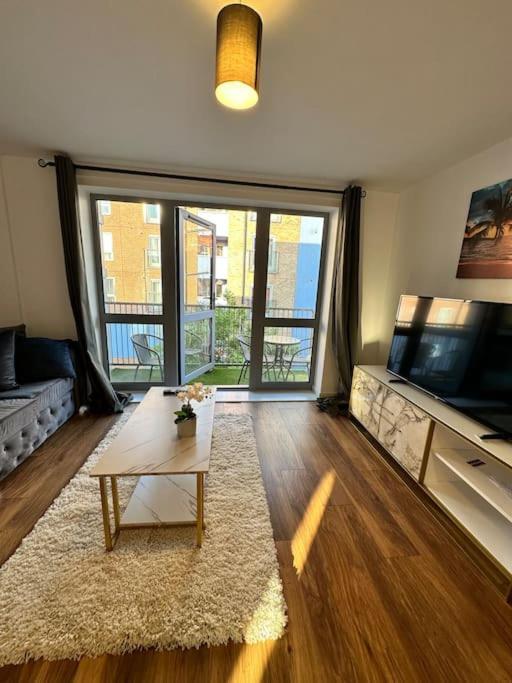 Stylish Zone 2 Apartment London