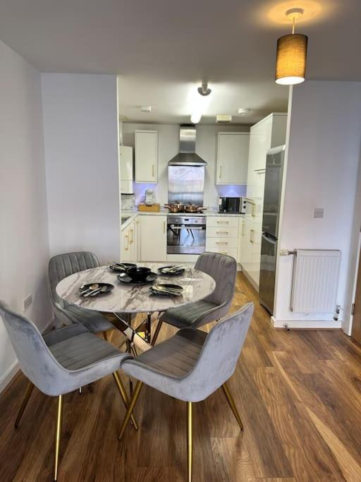 Stylish Zone 2 * London