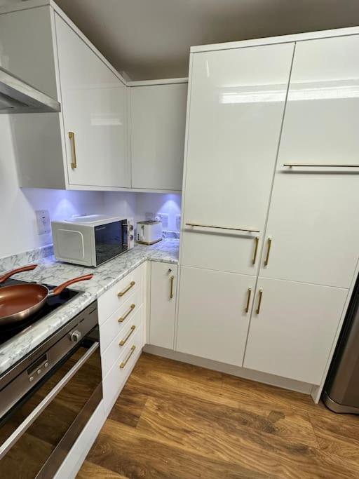 Stylish Zone 2 Apartment London