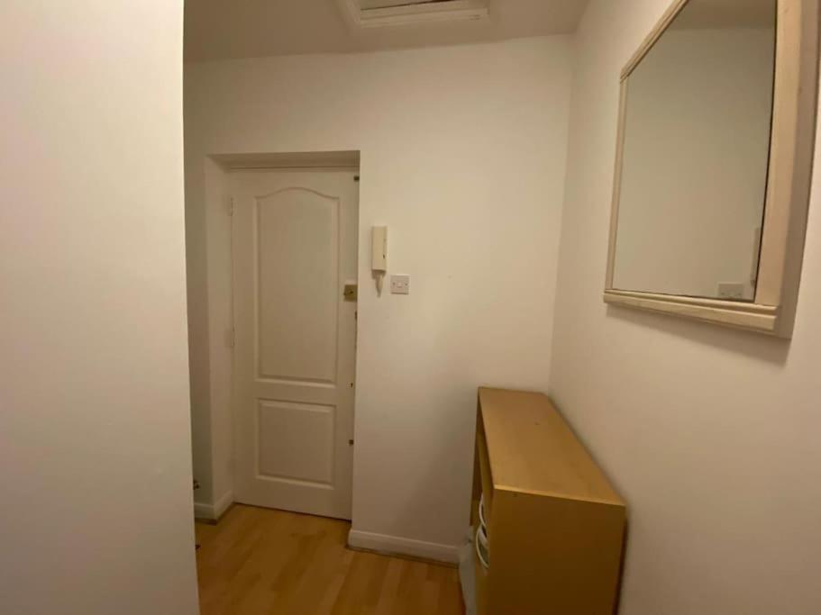 ✰free Private Parking✰80s Retro 1bedroom Serviced Canary Wharf Perfect For Families Business & Leisure Guests Apartment *