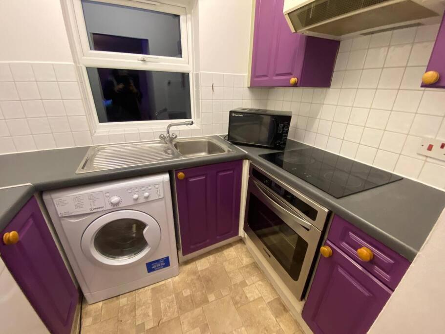 ✰free Private Parking✰80s Retro 1bedroom Serviced Canary Wharf Perfect For Families Business & Leisure Guests London
