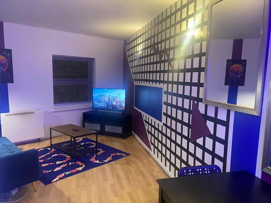 ✰free Private Parking✰80s Retro 1bedroom Serviced Canary Wharf Perfect For Families Business & Leisure Guests Apartment London