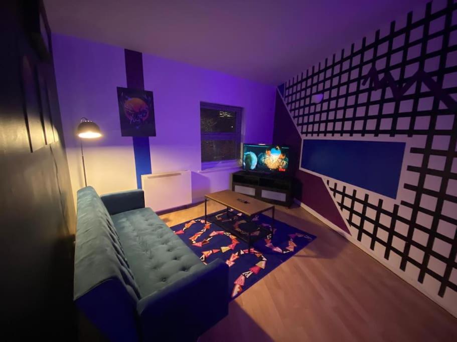 ✰free Private Parking✰80s Retro 1bedroom Serviced Canary Wharf Perfect For Families Business & Leisure Guests Apartment