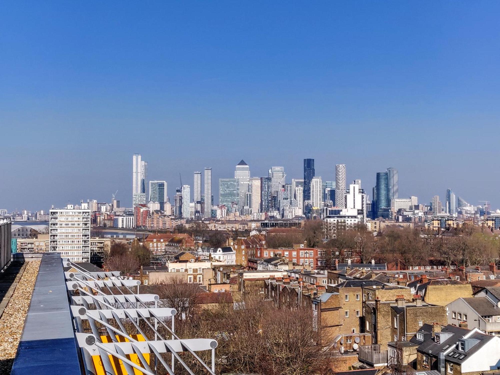 Modern Near Greenwich - Rooftop View Apartment *