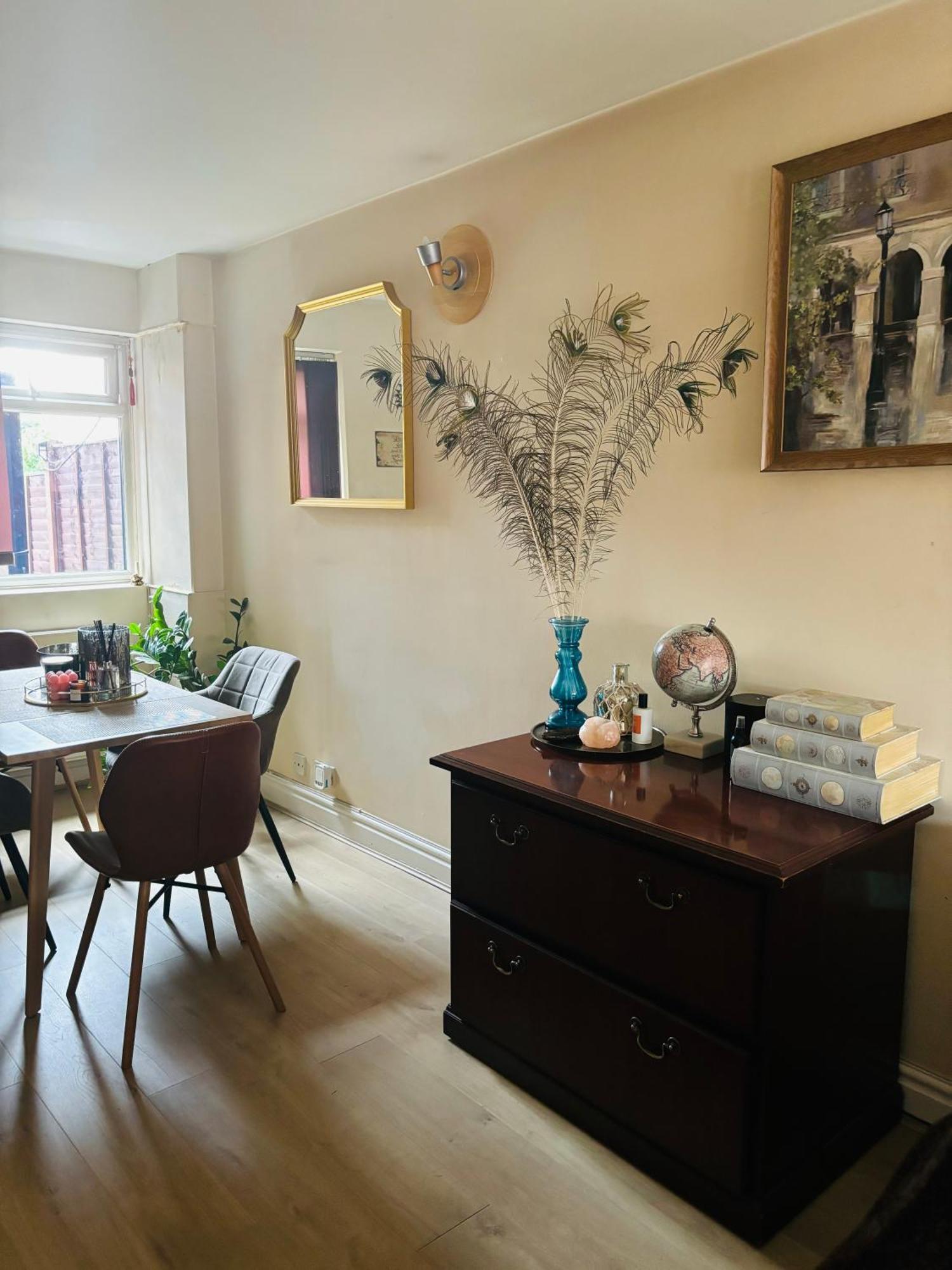 City Airport Serviced House Holiday home