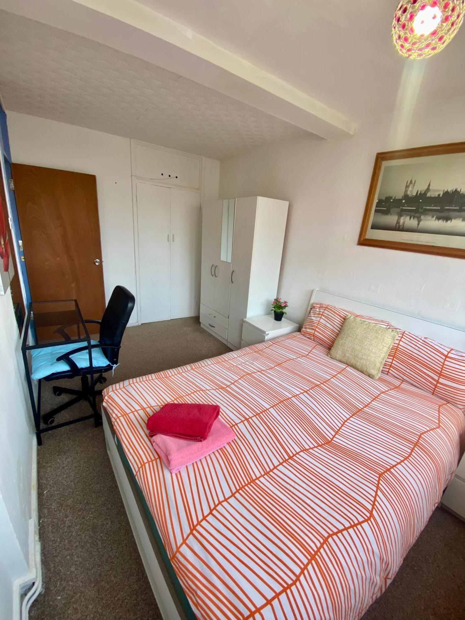 Apartment Cosy 3 Bed Apt, Old Truman Brewery! Brick Lane, London, E1 London