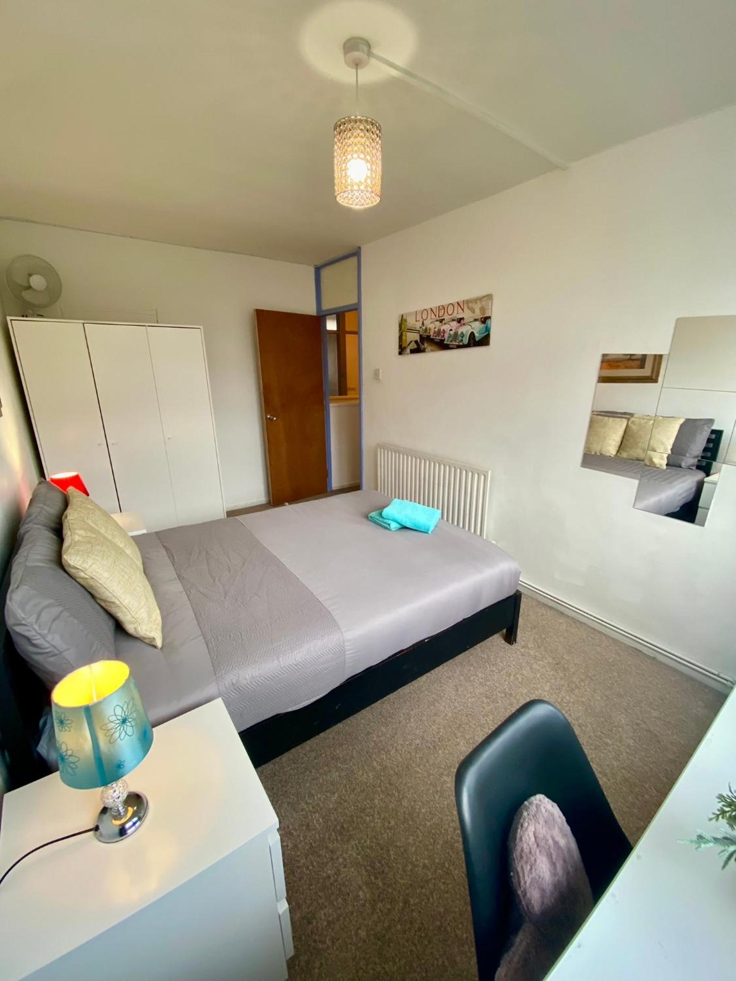 Cosy 3 Bed Apt, Old Truman Brewery! Brick Lane, London, E1 Apartment London