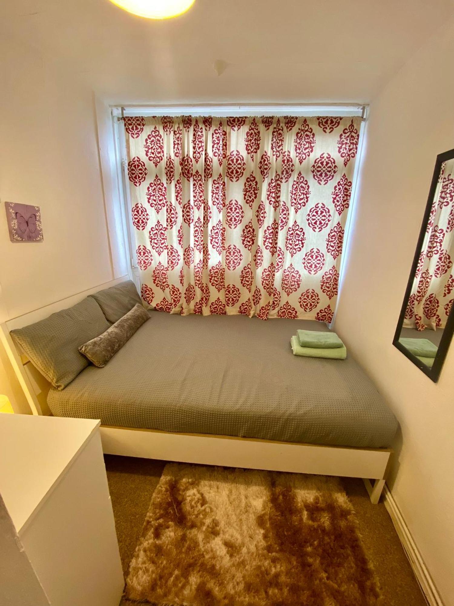 Cosy 3 Bed Apt, Old Truman Brewery! Brick Lane, London, E1 * London
