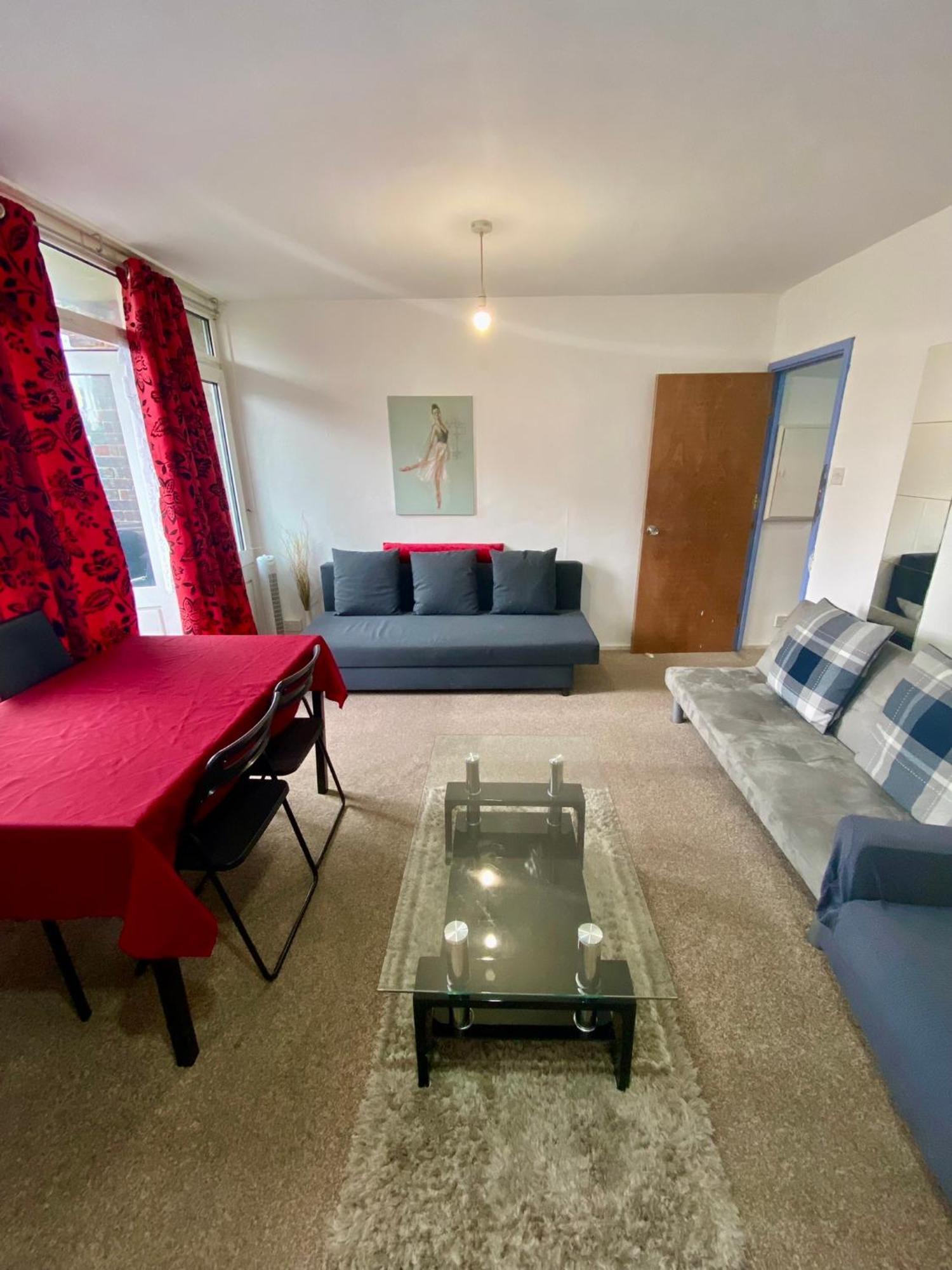 Cosy 3 Bed Apt, Old Truman Brewery! Brick Lane, London, E1 Apartment *